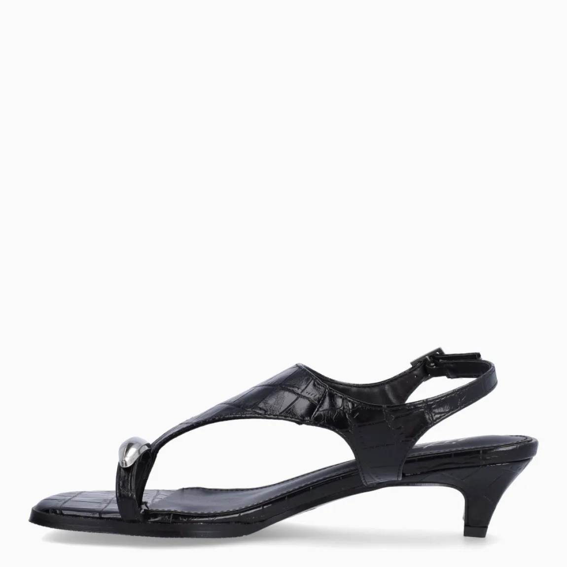 Sandalias de la marca Isteria, modelo SERP. Sandalias elaboradas en polipiel color negro con efecto serpiente. Sandalias con tira en pala. Interior en piel color negro. Sandalias Isteria con cierre de hebilla en tobillo. Sandalias Isteria con tacón de 4cm de altura. Estas sandalias Isteria SERP son ideales para estilizar tus looks esta temporada!