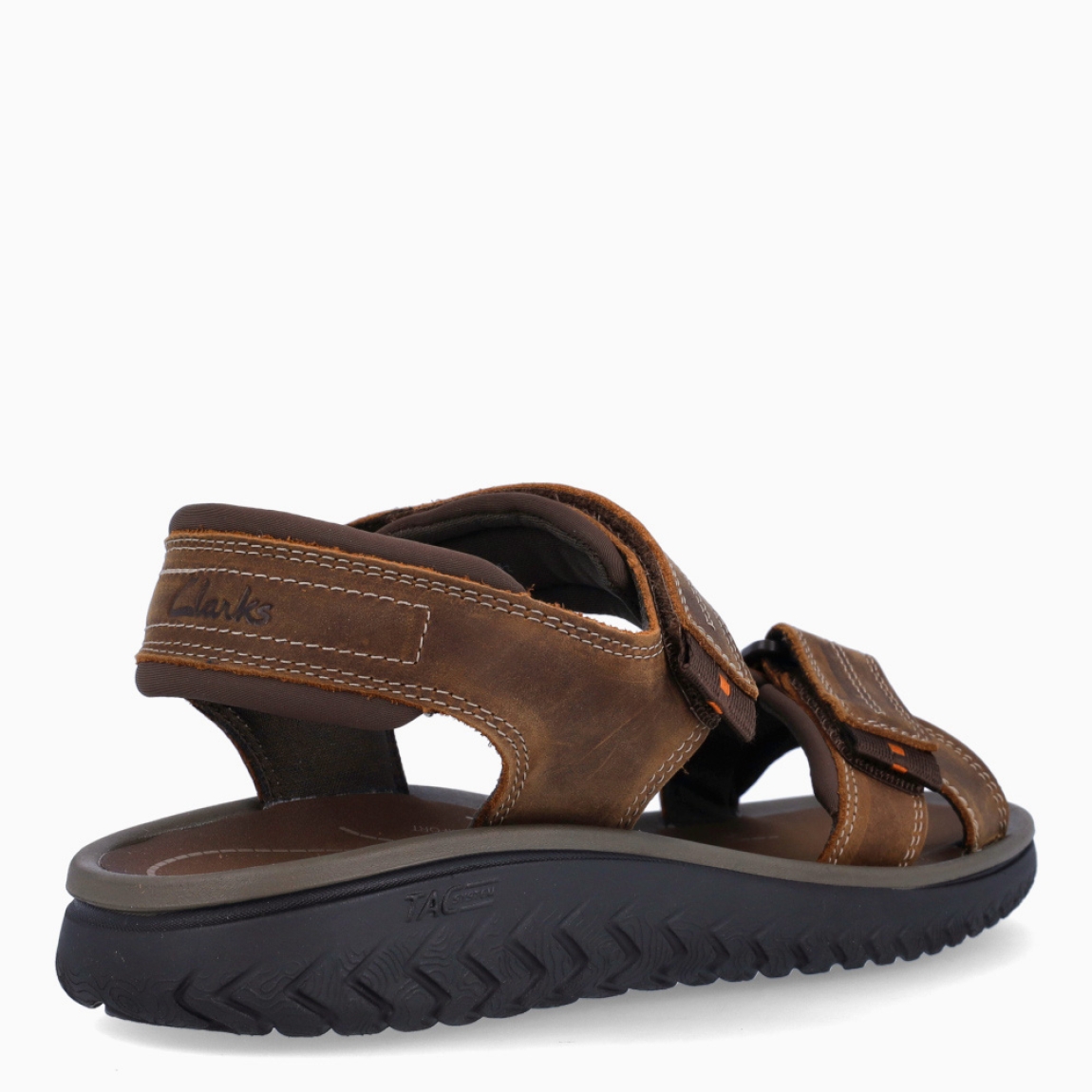 Sandalias de la marca Clarks, modelo I27. Sandalias elaboradas en nobuc color marrón con tiras en pala cruzadas. Cierre de las sandalias Clarks con doble velcro en pala y empeine. Suela de goma plana. Sandalias Clarks I27, complemento ideal para tu día a día esta temporada!