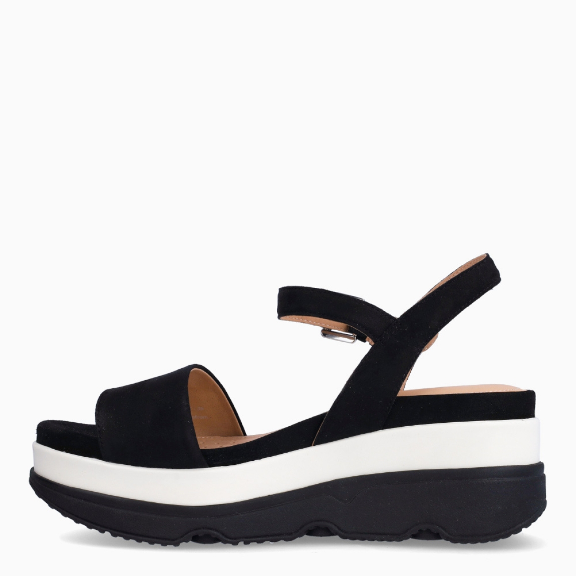 Sandalias de la marca Geox, modelo D02. Elaboradas en ante color negro. Interior en piel color nude. Sandalias Geox con cierre de hebilla en tobillo y suela con plataforma en blanco y negro. Sandalias Geox D02, complemento clásico para tu día a día!