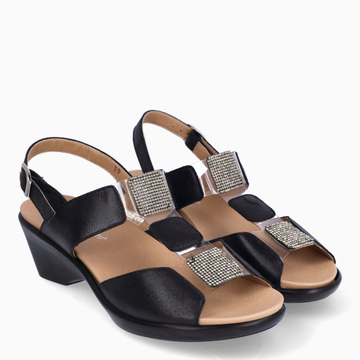 Sandalias de la marca PieSanto, modelo NIKITA. Exterior de las sandalias en piel color negro con detalle de brillantes en la pala. Interior de las sandalias en piel color marrón. Cierre de las sandalias PieSanto con hebilla en el tobillo y cuña de 6cm de altura. Estas sandalias PieSanto NIKITA son un complemento ligero y perfecto para esta temporada. No te puede faltar en el armario.