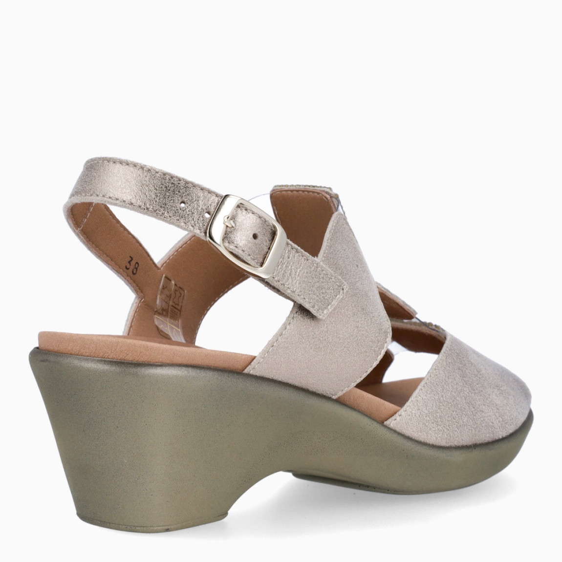 Sandalias de la marca PieSanto, modelo NIKITA. Exterior de las sandalias en piel color platino con detalle de brillantes en la pala. Interior de las sandalias en piel color marrón. Cierre de las sandalias PieSanto con hebilla en el tobillo y cuña de 5cm de altura. Estas sandalias PieSanto NIKITA son un complemento ligero y perfecto para esta temporada. No te puede faltar en el armario.