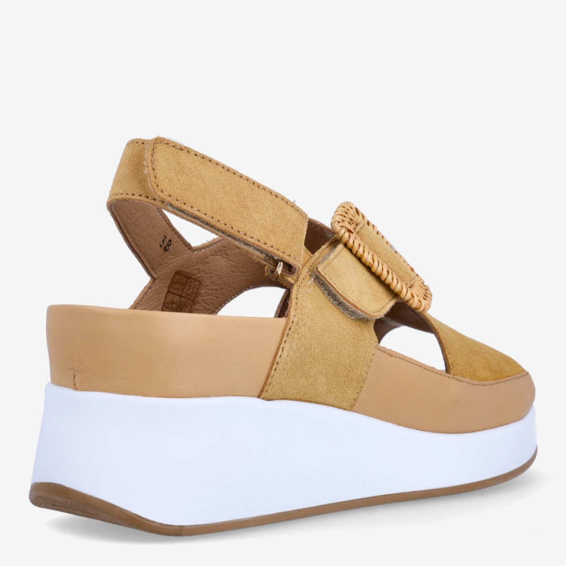 Sandalias de la marca Piesanto, modelo LOUISA. Elaboradas en ante color camel con y tiras cruzadas y hebilla en pala. Interior con plantilla acolchada y extraíble para máxima comodidad. Suela con plataforma de 5cm de altura. Cierre con velcro. Sandalias Piensanto LOUISA, complemento ideal de comodidad para tu día a día!