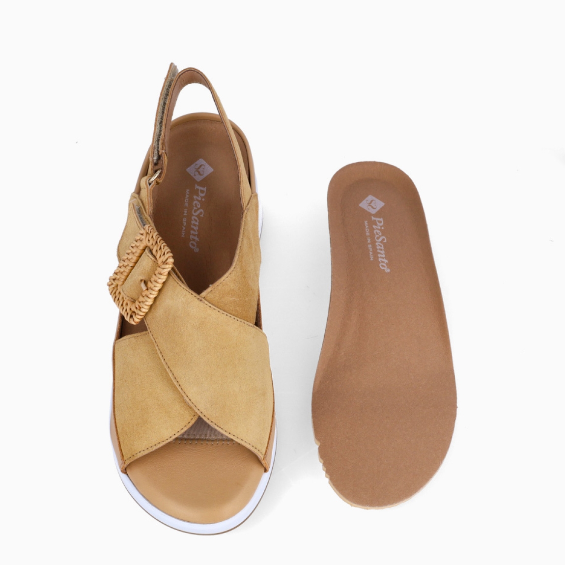 Sandalias de la marca Piesanto, modelo LOUISA. Elaboradas en ante color camel con y tiras cruzadas y hebilla en pala. Interior con plantilla acolchada y extraíble para máxima comodidad. Suela con plataforma de 5cm de altura. Cierre con velcro. Sandalias Piensanto LOUISA, complemento ideal de comodidad para tu día a día!