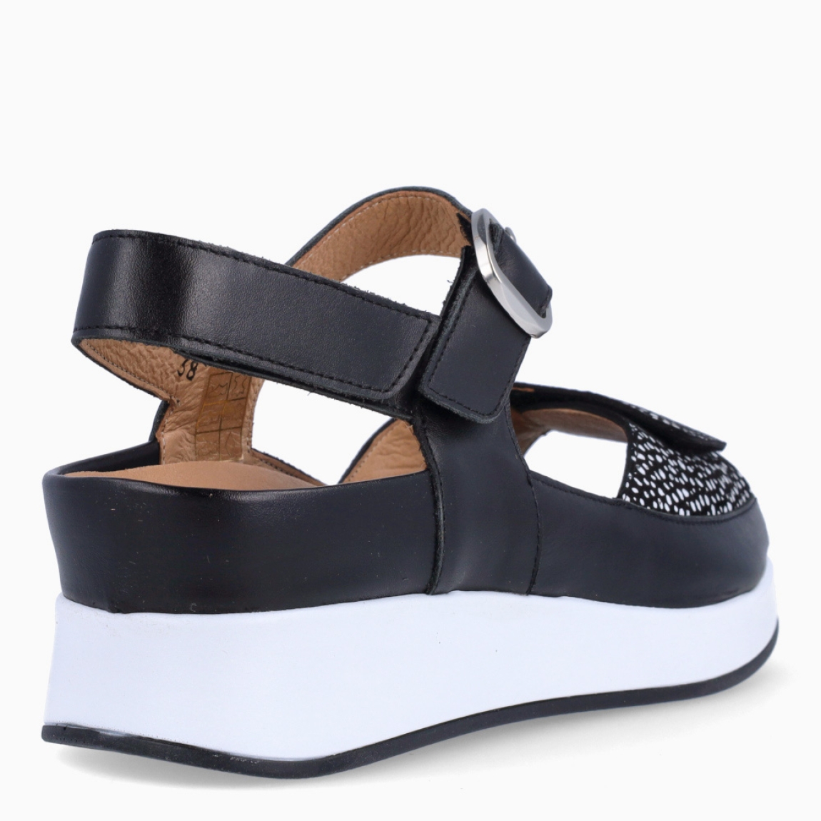 Sandalias de la marca Piesanto, modelo MAJU. Elaboradas en piel color negro con detalle en estampado y tira con velcro en pala. Interior con plantilla acolchada y extraíble para máxima comodidad. Suela con plataforma de 5cm de altura. Cierre con velcro en pala y hebilla en tobillo. Sandalias Piensanto MAJU, complemento ideal de comodidad para tu día a día!