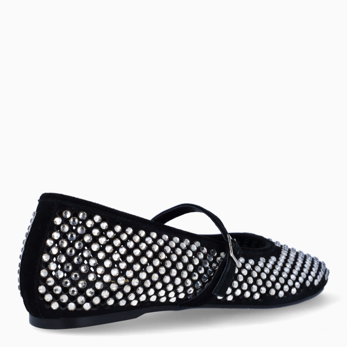 Merceditas de la marca Itse, modelo STONE. Merceditas elaboradas en ante color negro con tachuelas brillantes por todo el calzado. Interior de merceditas en piel color negro. Merceditas con cierre de hebilla en pala. Merceditas Itse con suela de goma plana. Estas sandalias Itse STONE son ideales para ti!