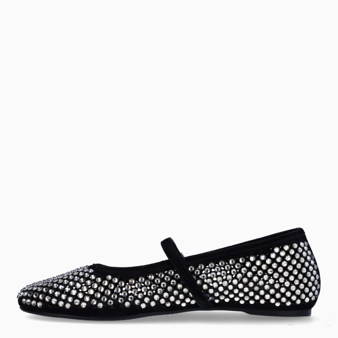 Merceditas de la marca Itse, modelo STONE. Merceditas elaboradas en ante color negro con tachuelas brillantes por todo el calzado. Interior de merceditas en piel color negro. Merceditas con cierre de hebilla en pala. Merceditas Itse con suela de goma plana. Estas sandalias Itse STONE son ideales para ti!