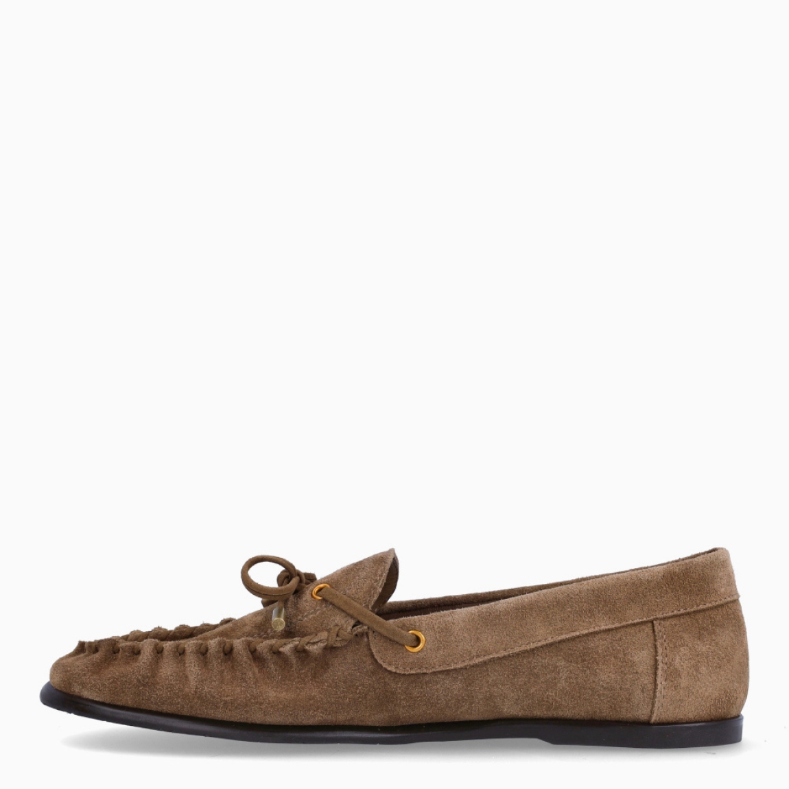 Mocasines de la marca Itse, modelo ZOE. Mocasines elaborados en ante con efecto cosidos color taupe y detalle de lazo en pala. Interior en piel color marrón. Mocasines Itse con suela de goma plana. Mocasines Itse ZOE ideales para esta temporada!