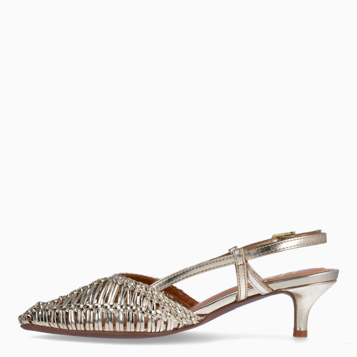 Salones de la marca Itse, modelo CARSON. Elaborados en piel trenzada color platino con punta lápiz. Interior en piel color nude. Cierre con hebilla en tobillo. Salones destalonados con tacón de 4cm de altura. Estos salones Itse CARSON son ideales para tus eventos!