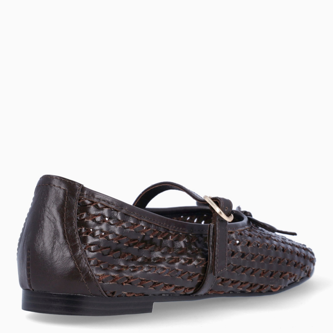 Merceditas de la marca Itse, modelo CAMDEM. Elaboradas en piel trenzada color marrón oscuro con detalle de lazo en pala. Interior en piel color marrón. Cierre de merceditas Itse con hebilla en pala. Suela de goma plana. Merceditas Itse CAMDEM ideales para ti!