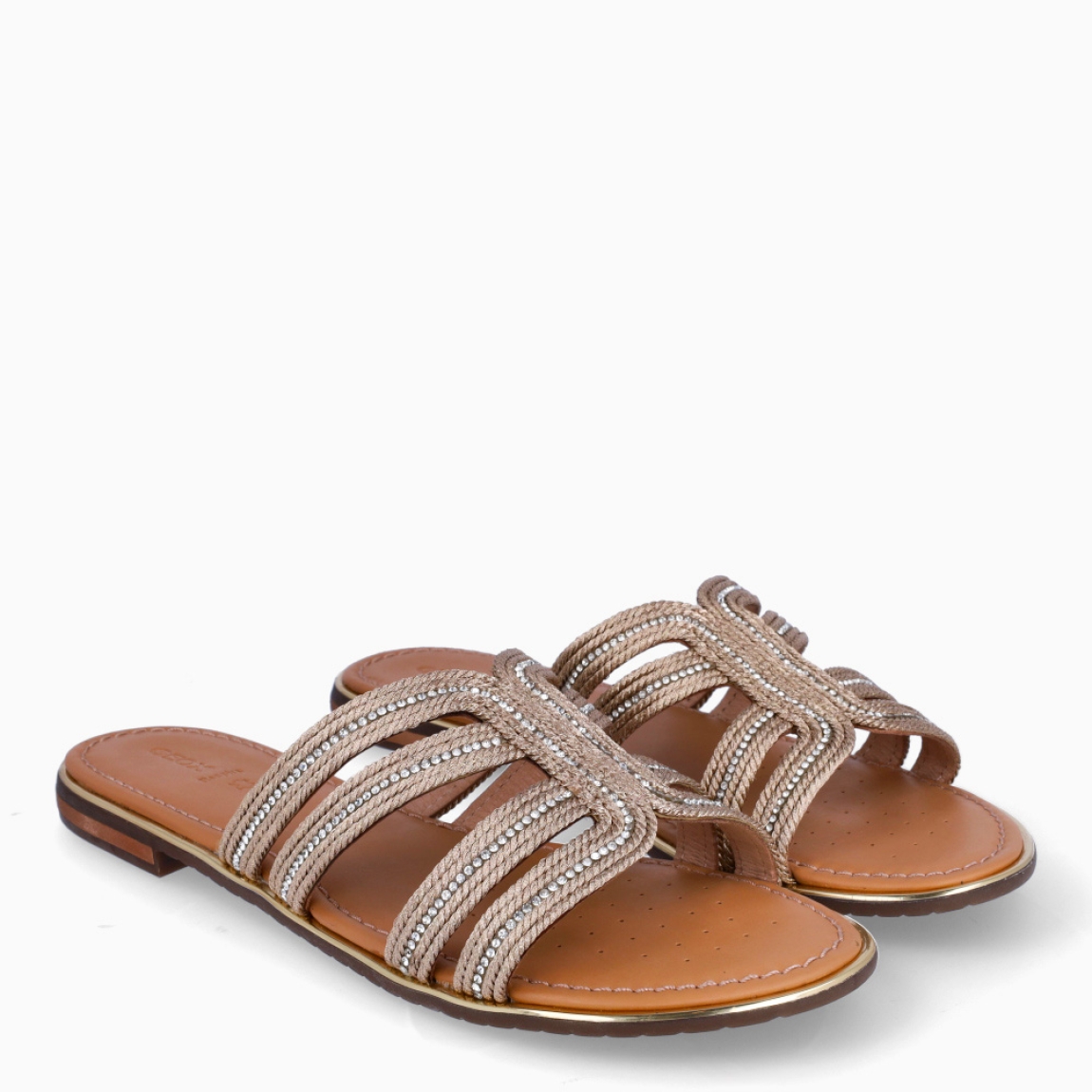 Sandalias de la marca Geox, modelo GREC. Sandalias elaboradas en piel color oro con piedrería en tiras de pala. Interior en piel color camel. Sandalias Geox estilo griegas con suela plana de goma. Chanclas Geox GREC, ideales para tu día a día esta temporada!