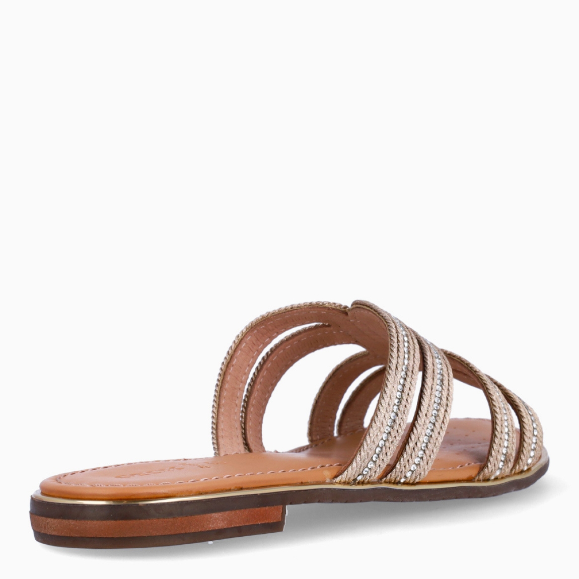 Sandalias de la marca Geox, modelo GREC. Sandalias elaboradas en piel color oro con piedrería en tiras de pala. Interior en piel color camel. Sandalias Geox estilo griegas con suela plana de goma. Chanclas Geox GREC, ideales para tu día a día esta temporada!