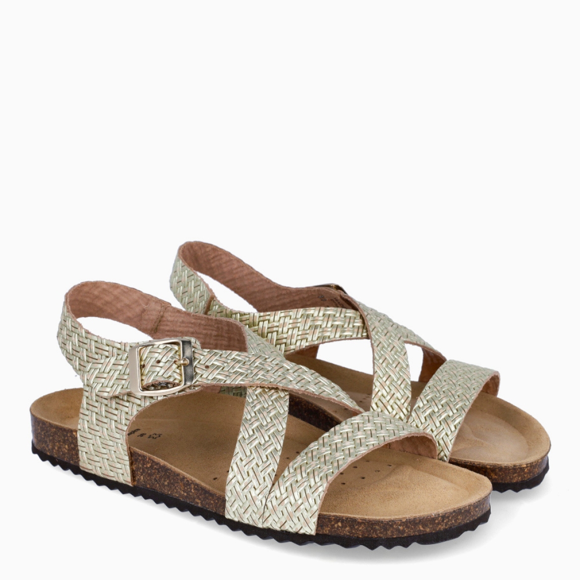 Sandalias de la marca Geox, modelo LB65. Sandalias elaboradas piel trenzada color oro con tiras cruzadas en pala. Interior en piel color camel. Cierre de sandalias Geox con hebilla en tobillo y suela de corcho plana. Sandalias Geox LB65 ideales para esta temporada!