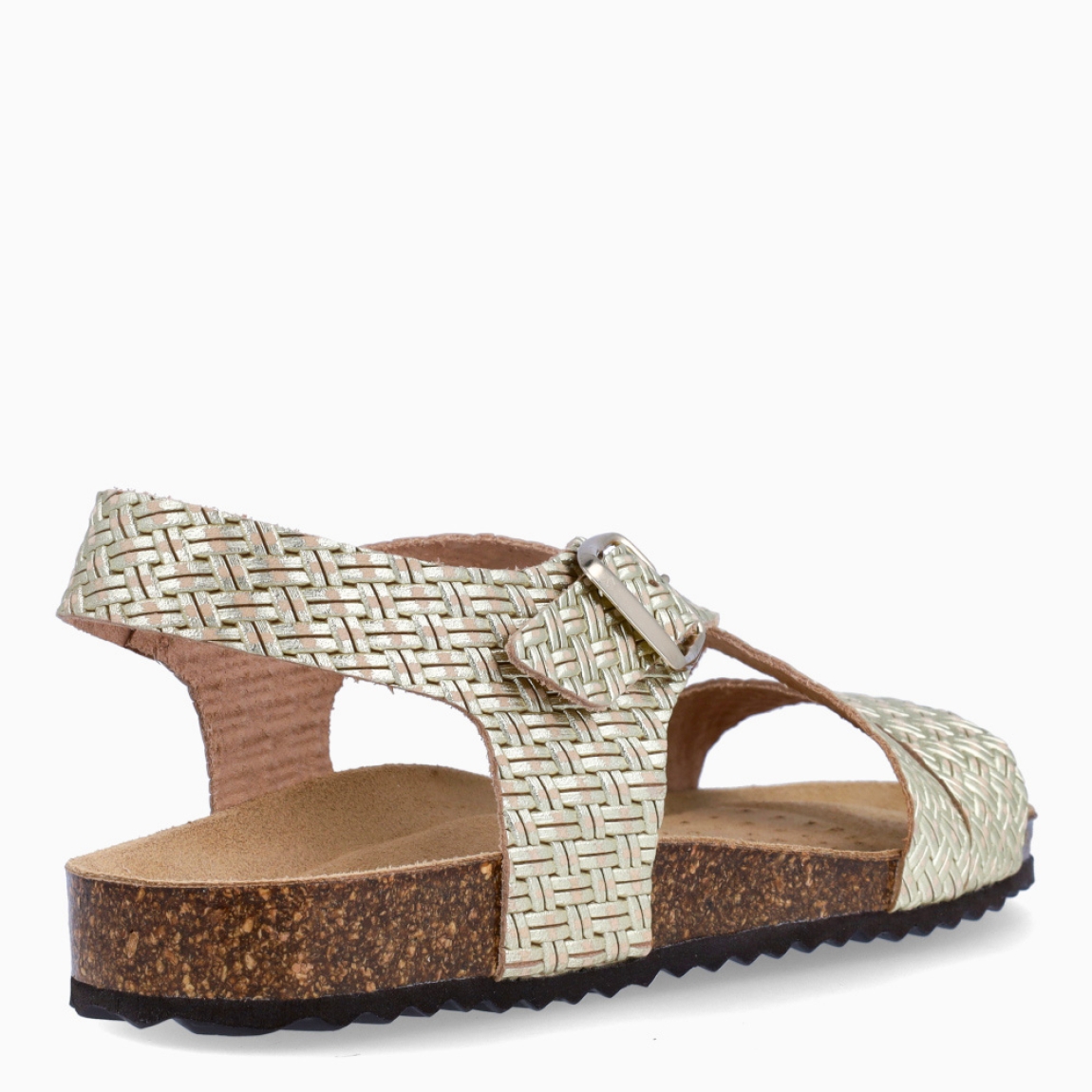 Sandalias de la marca Geox, modelo LB65. Sandalias elaboradas piel trenzada color oro con tiras cruzadas en pala. Interior en piel color camel. Cierre de sandalias Geox con hebilla en tobillo y suela de corcho plana. Sandalias Geox LB65 ideales para esta temporada!