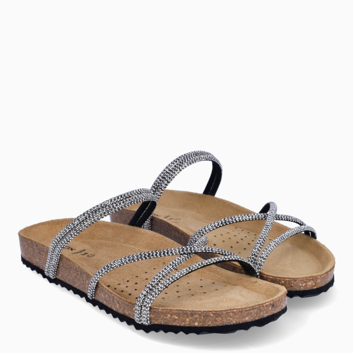 Sandalias de la marca Geox, modelo DASY. Sandalias elaboradas piel con detalle de piedrerías negro y tiras cruzadas en pala. Interior en piel color camel. Cierre de sandalias Geox con cordones y suela de corcho plana. Sandalias Geox DASY ideales para esta temporada!