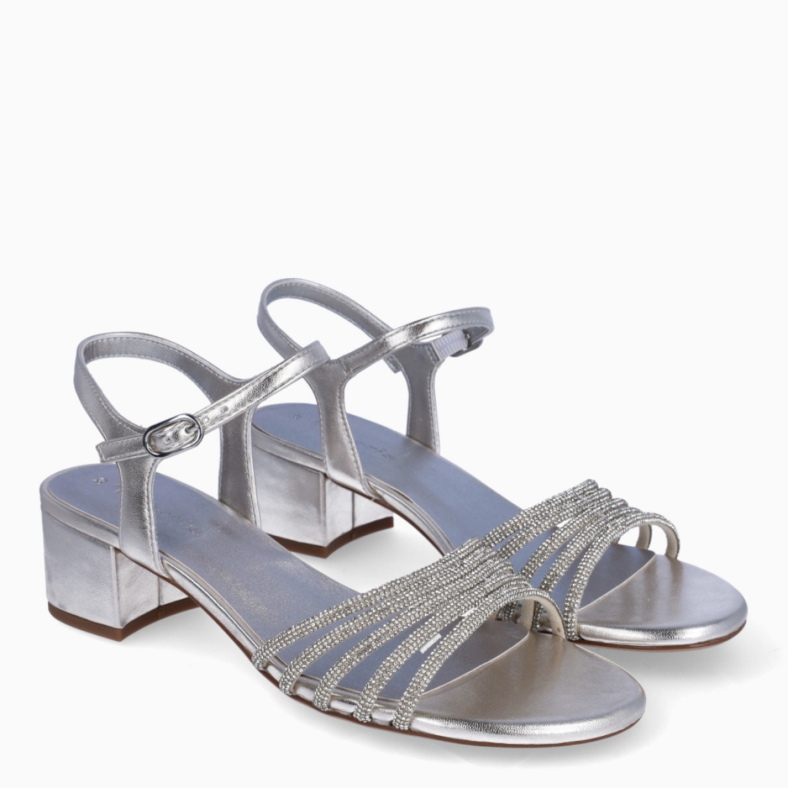 Sandalias de la marca Tamaris, modelo GLMAOUR. Exterior en piel color platino con tiras brillantes en pala. Interior en piel color plata. Cierre de sandalias Tamaris con hebilla en tobillo. Sandalias con tacón de 4cm de altura. Estas sandalias Tamaris GLAMOUR son ideales para las ocasiones especiales, te ayudarán a crear y estilizar diferentes looks!