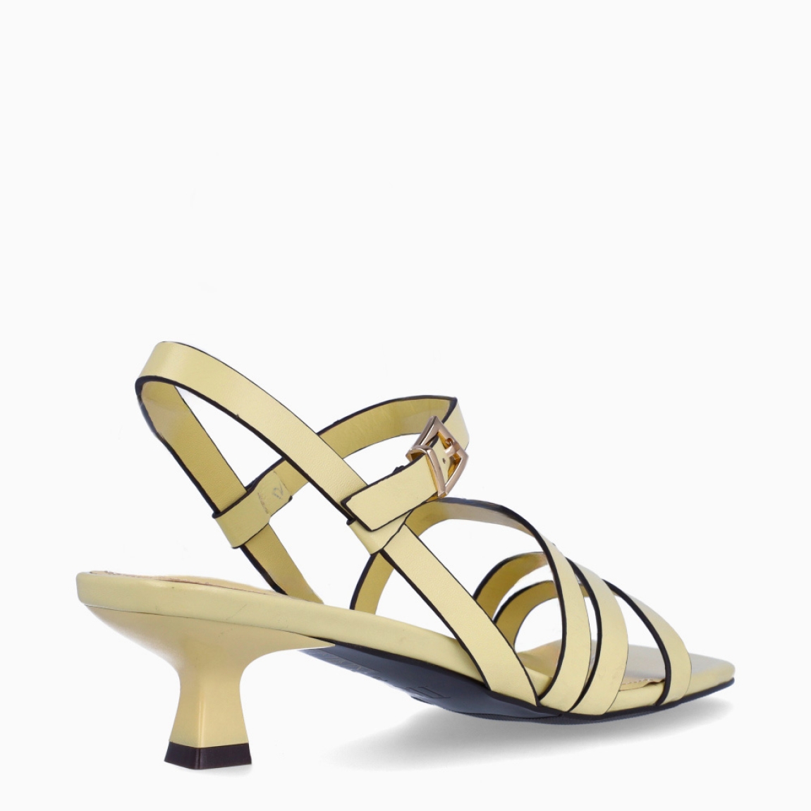 Sandalias de la marca Itse, modelo MONIC. Sandalias elaboradas en piel color amarillo con tiras cruzadas en pala. Interior en piel color amarillo. Cierre de sandalias Itse con hebilla en tobillo. Sandalias Itse con tacón de 3cm de altura. Estas sandalias Itse MONIC, son un complemento ideal parle estilo a tus looks!