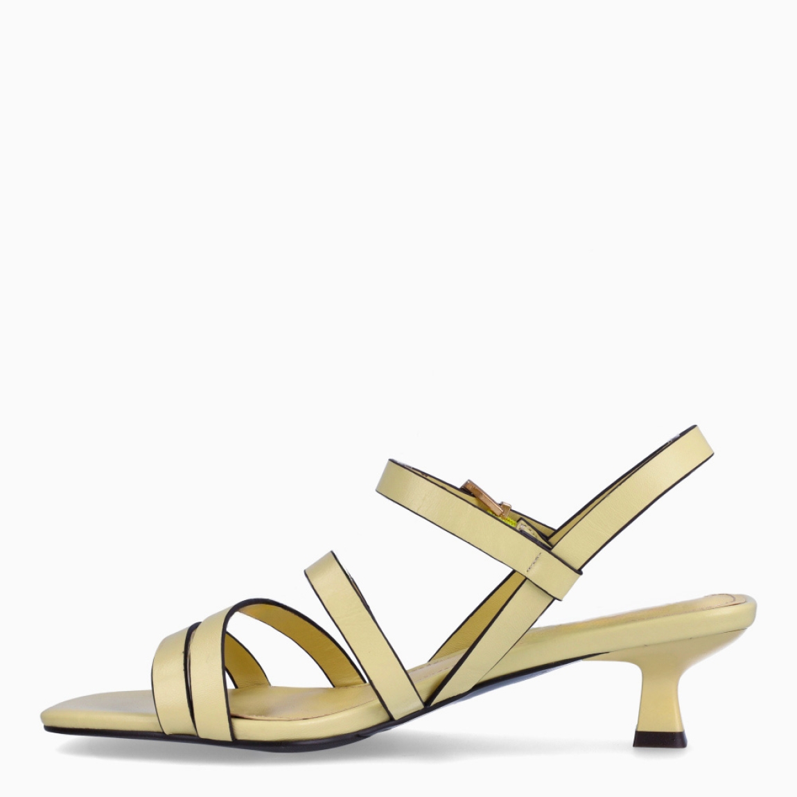 Sandalias de la marca Itse, modelo MONIC. Sandalias elaboradas en piel color amarillo con tiras cruzadas en pala. Interior en piel color amarillo. Cierre de sandalias Itse con hebilla en tobillo. Sandalias Itse con tacón de 3cm de altura. Estas sandalias Itse MONIC, son un complemento ideal parle estilo a tus looks!