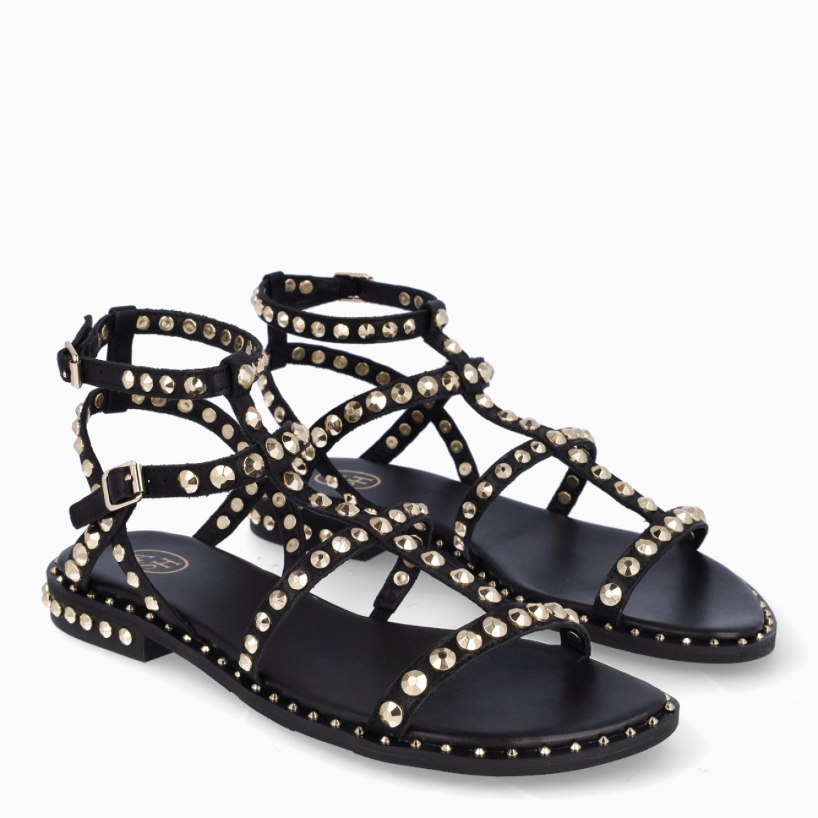 Sandalias de la marca ASH, modelo PRECIOUS. Elaboradas en piel color negro con detalle de tachuelas doradas y tiras hasta arriba. Interior en piel color negro. Cierre de sandalias ASH con doble hebilla en tobillo. Suela plana de goma. Estas sandalias ASH PRECIOUS son ideales para llevar tus looks de temporada con estilo y comodidad!
