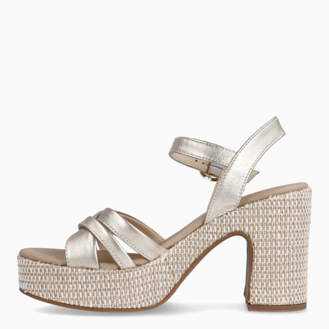 Sandalias de la marca Nerogiardini, modelo ALCAZAR. Elaboradas en piel color platino con tiras cruzadas en la pala. Interior en piel color nude. Cierre de sandalias Nerogiardini con hebilla en tobillo y tacón de 9cm de altura. Estas sandalias Nerogiardini ALCAZAR son ideales para ti!
