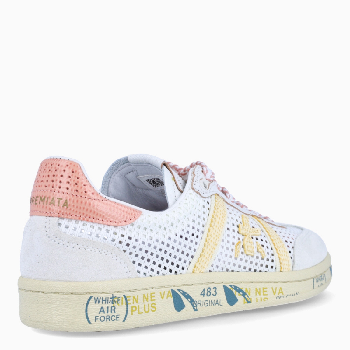 Deportivas transpirables de la marca Premiata, modelo BONNIED. Exterior de las deportivas en textil color blanco con efecto troquelado, y lotipo en color amarillo. Además de talón en color rosa. Interior de las deportivas en piel color blanco. Cierre de las deportivas Premiata con cordones. Deportivas con suela plana con estampado de marca. Estas deportivas Premiata BONNIED son un complemento ideal para tu armario de temporada!