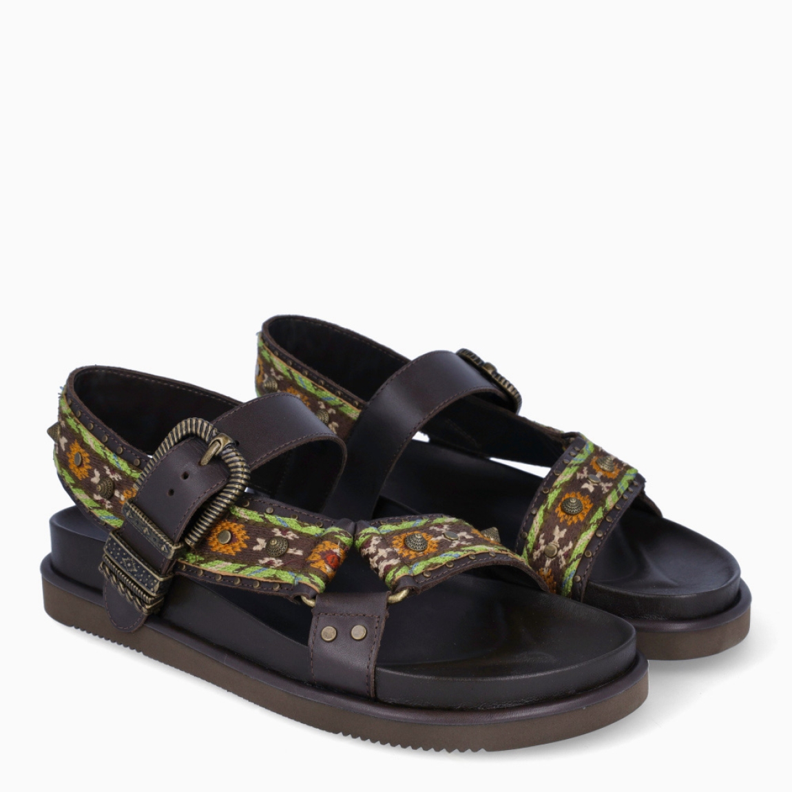 Sandalias de la marca ASH, modelo UNICA. Elaboradas en piel color marrón con estampado de figuras y colores simbolizando cultura africana. Interior en piel color negro. Cierre de sandalias ASH con hebilla en tobillo con aplicaciones en plateado. Suela de goma plana. Estas sandalias ASH UNICA son un complemento ideal en estilo y comodidad, una pieza que no te puede faltar en tus looks de temporada!