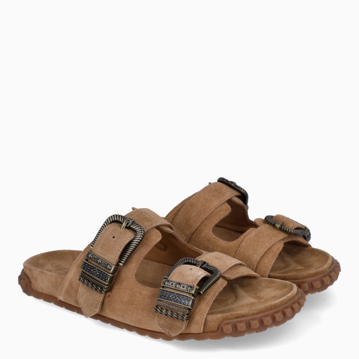 Sandalias de la marca ASH, modelo TWISTER. Elaboradas en ante color camel con doble tira en pala. Interior en ante color camel. Cierre de sandalias ASH con doble hebilla en pala y aplicaciones en dorado antiguo. Suela de goma plana. Estas sandalias ASH TWISTER son ideales para esta temporada, le darán un estilo y comodidad a tus looks del día a día!
