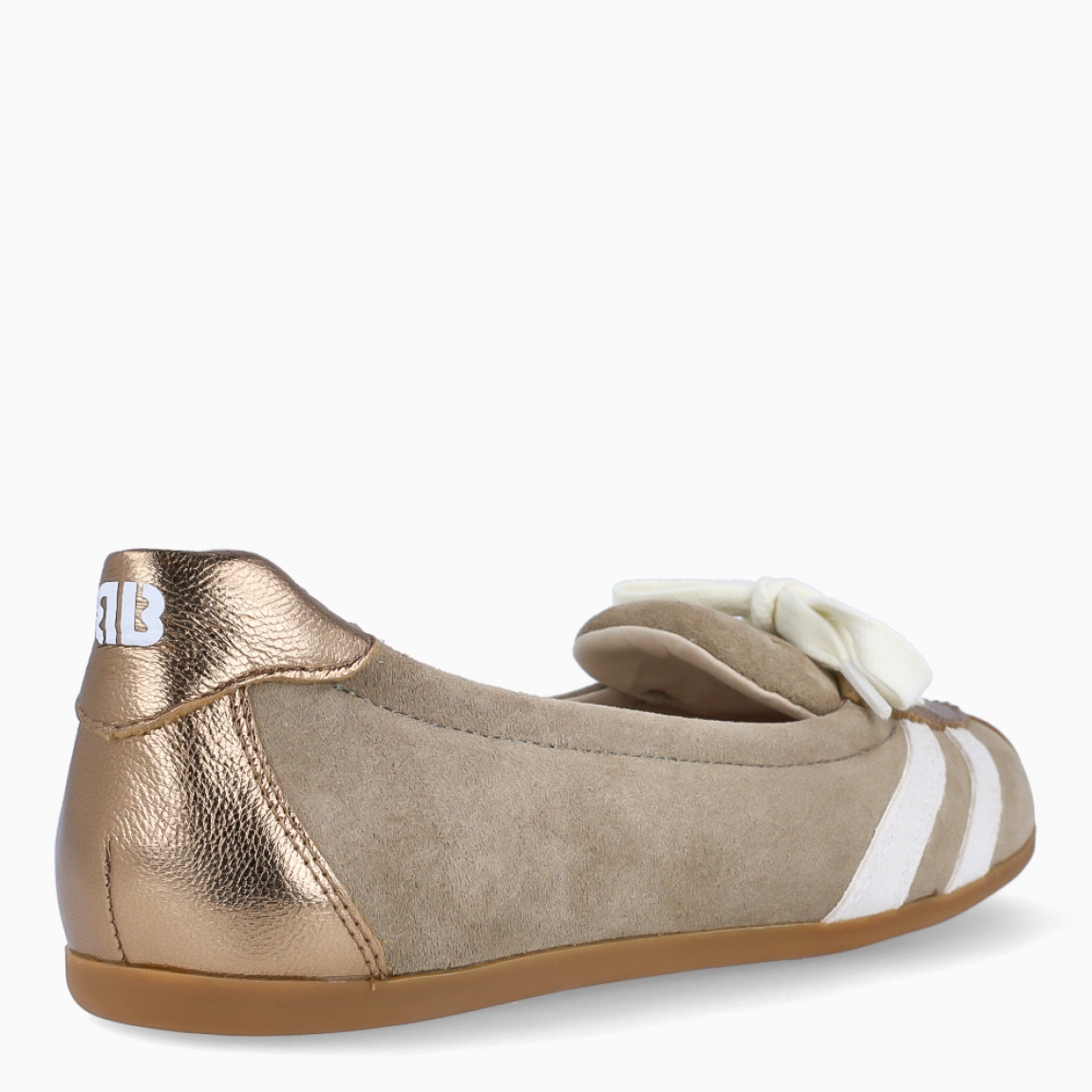 Bailarinas sneakers de la marca BIBI LOU, modelo SALLY. Elaboradas en serraje tono arena, combinan la suavidad de una bailarina con el espíritu casual de unas deportivas gracias a sus cordones y su diseño más abierto.Tiene una silueta ligera y desenfadada. Bailarinas Sneakers BIBI LOU con punta redonda, y cordones en pala. Interior en piel color beig. Suela plana. Bailarinas sneakers BIBI LOU SALLY rompe las reglas, tiene una combinación única! ideal en comodidad para looks urbanos, relajados y con un punto cool sin esfuerzo.