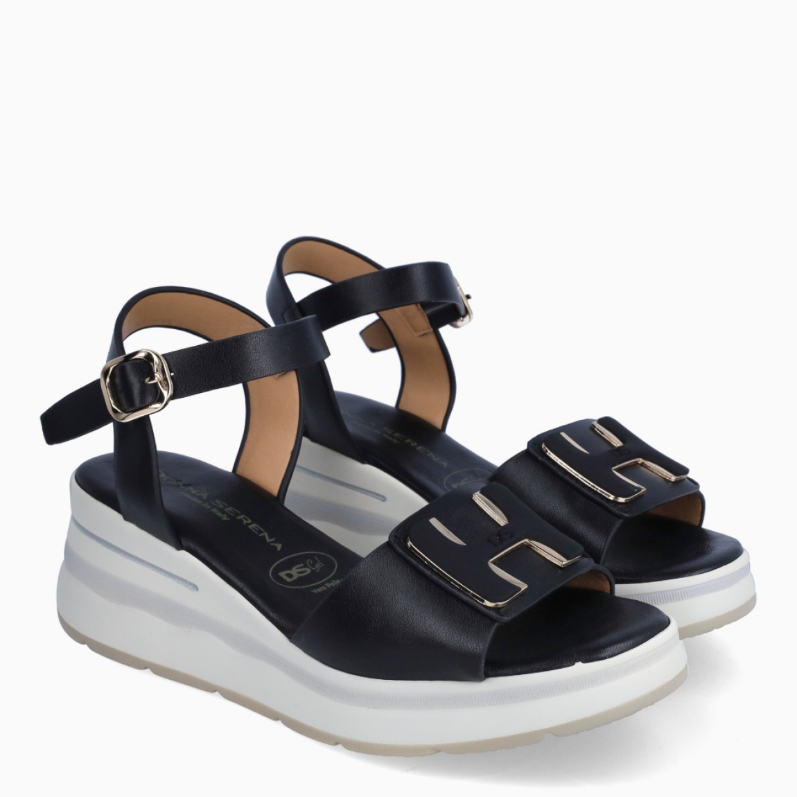 Sandalias de la marca Donna Serena, modelo MIRTA. Elaboradas en piel color negro con detalle de logo 