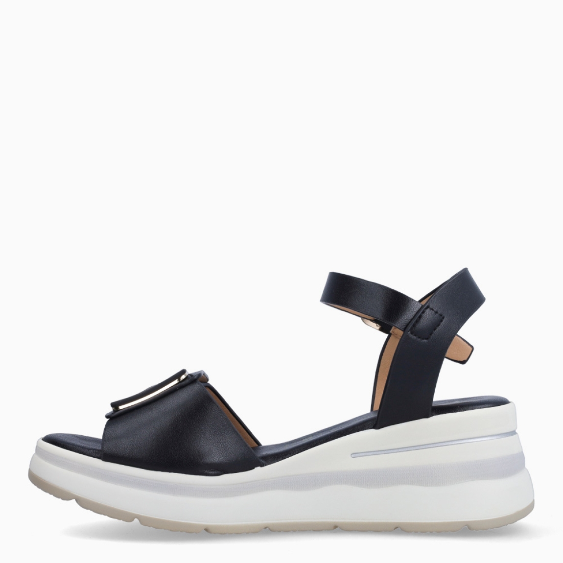 Sandalias de la marca Donna Serena, modelo MIRTA. Elaboradas en piel color negro con detalle de logo 