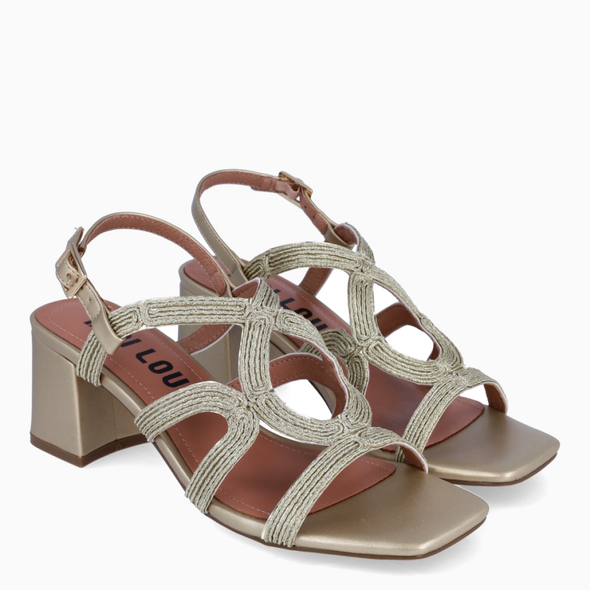 Sandalias de la marca BIBI LOU, modelo MELI. Elaboradas en piel trenzada, color oro con diseño artesanal en una versión más elegante y elevada. Interior en piel color nude y cierre con hebilla en tobillo. La punta cuadrada refuerza su estética contemporánea, mientras que el tacón en bloque de 5 cm estiliza la silueta manteniendo estabilidad y comodidad. Sandalias BIBI LOU, MELI, es un diseño versátil ideal para looks de verano, estilismos de día o conjuntos más arreglados con un toque actual. No pueden faltar en tu armario!