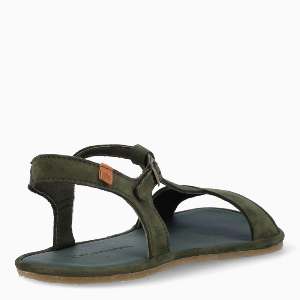 Sandalias de la marca El Naturalista, modelo SULIVAN. Elaboradas en nobuc color kaki con tira central en pala. Interior en piel color kaki. Cierre con hebilla en tobillo y suela de goma plana. Sandalias El Naturalista SULIVAN brinda una experiencia barefoot con un diseño básico y duradero. No te puede faltar en el armario esta temporada!