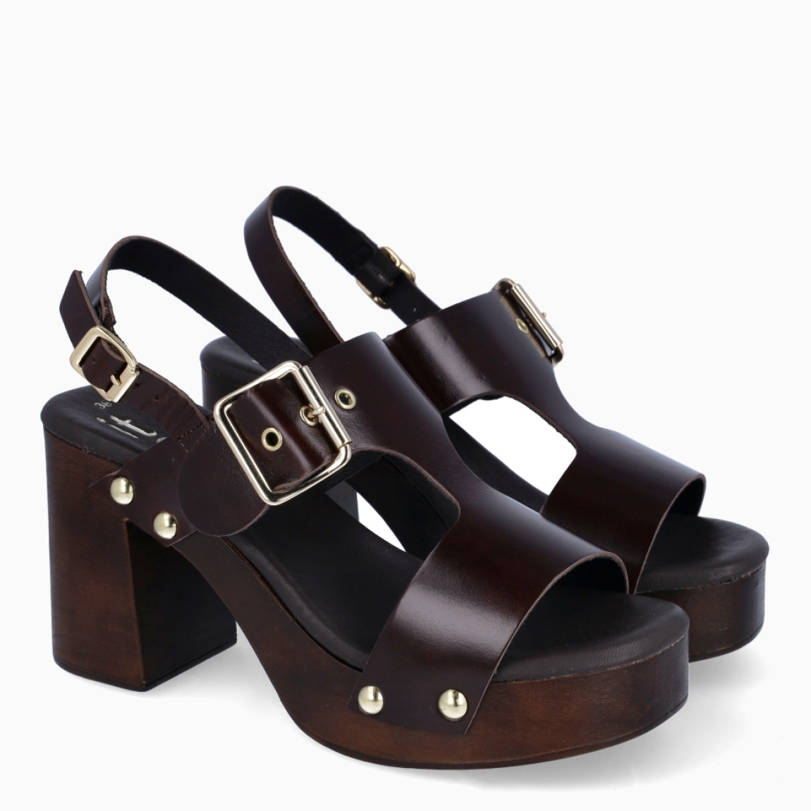 Sandalias de la marca Itse, modelo AZUCENNA. Elaboradas en piel color marrón con hebilla grande en pala. Interior en piel marrón. Cierre de sandalias Itse con hebilla en tobillo y suela con tacón de 9cm de altura. Estas sandalias Itse AZUCENNA son ideales para ti!