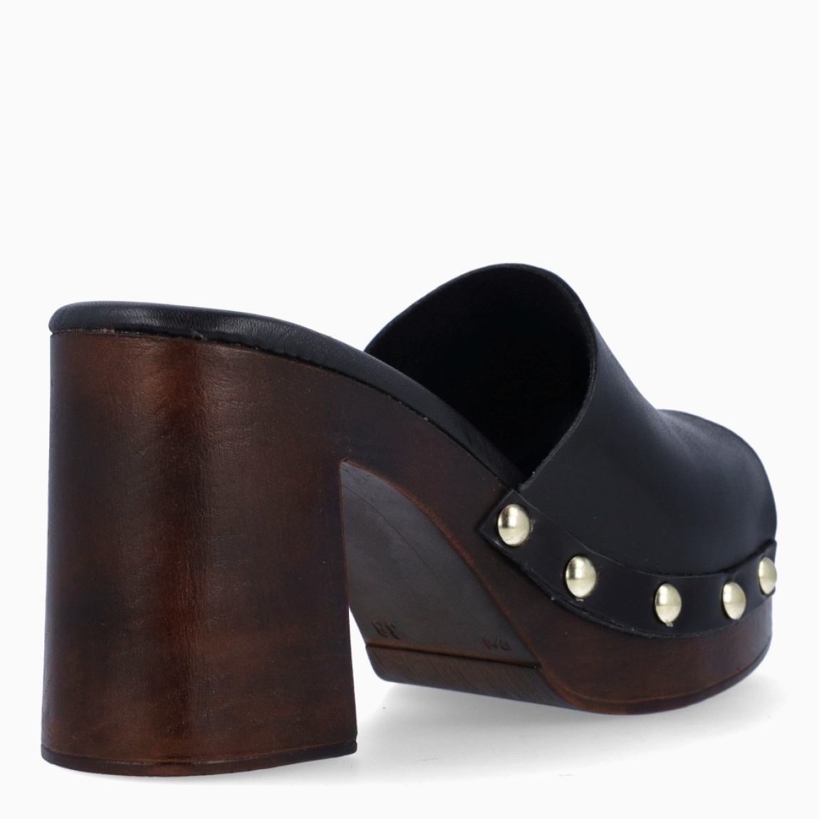 Sandalias de la marca Itse, modelo LUZMILA. Elaboradas en piel color negro con hebilla grande en pala. Interior en piel color negro. Cierre de sandalias Itse con hebilla en tobillo y suela con tacón de 8cm de altura. Estas sandalias chanclas Itse LUZMILA son ideales para ti!