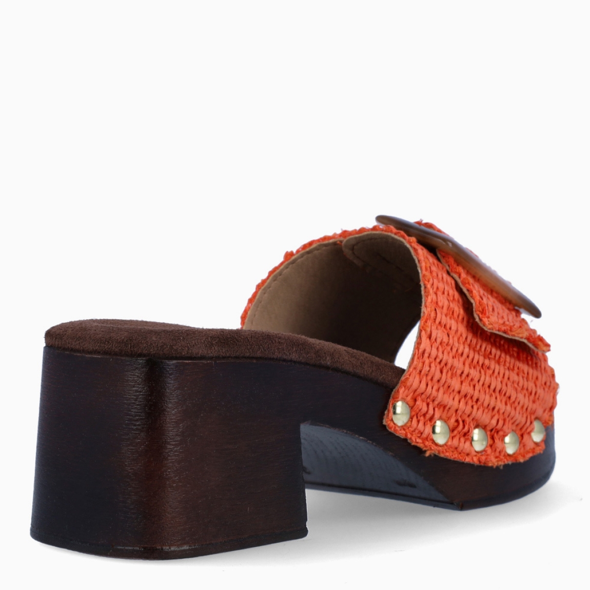 Sandalias de la marca Itse, modelo YOLANDA. Elaboradas en rafia color naranja con hebilla grande en pala. Interior en ante color marrón. Sandalias Itse con tacón de 5cm de altura. Estas sandalias chanclas Itse YOLANDA son ideales para ti!