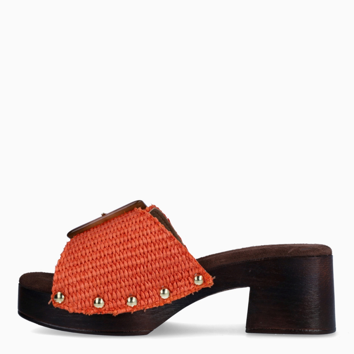 Sandalias de la marca Itse, modelo YOLANDA. Elaboradas en rafia color naranja con hebilla grande en pala. Interior en ante color marrón. Sandalias Itse con tacón de 5cm de altura. Estas sandalias chanclas Itse YOLANDA son ideales para ti!