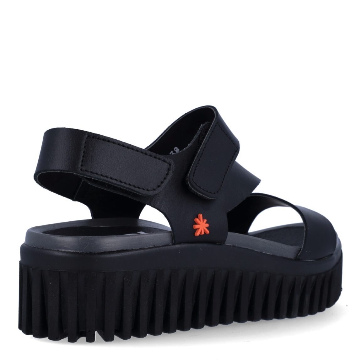 Sandalias de la marca ART, modelo BRIGHTON. Elaboradas en piel color negro con tiras cruzadas en la pala. Interior en piel con plantilla microfibra softlight no removible. Cierre de estas sandalias ART con velcro y suela dentada con 4cm de plataforma. Sandalias ART BRIGHTON, ideales para esta temporada!