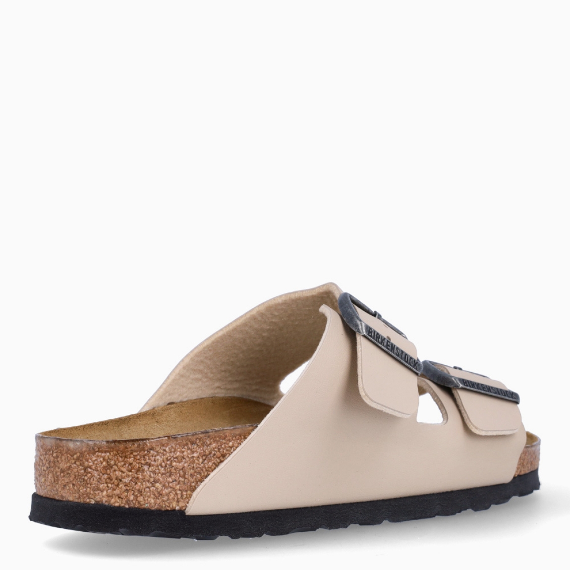 Sandalias de la marca Birkenstock, modelo ARIZONA BIRKO-FLOR. Sandalias elaboradas en ante color beig con una base de corcho y látex de forma anatómica. Cierre de las sandalias con doble hebilla de espiga de metal con ajuste individual. Estas sandalias Birkenstock ARIZONA BIRKO-FLOR es un complemento clásico para tus looks de temporada, con un diseño sencillo atemporal y una ligereza que te dará la comodidad que necesitas en tu día a día.