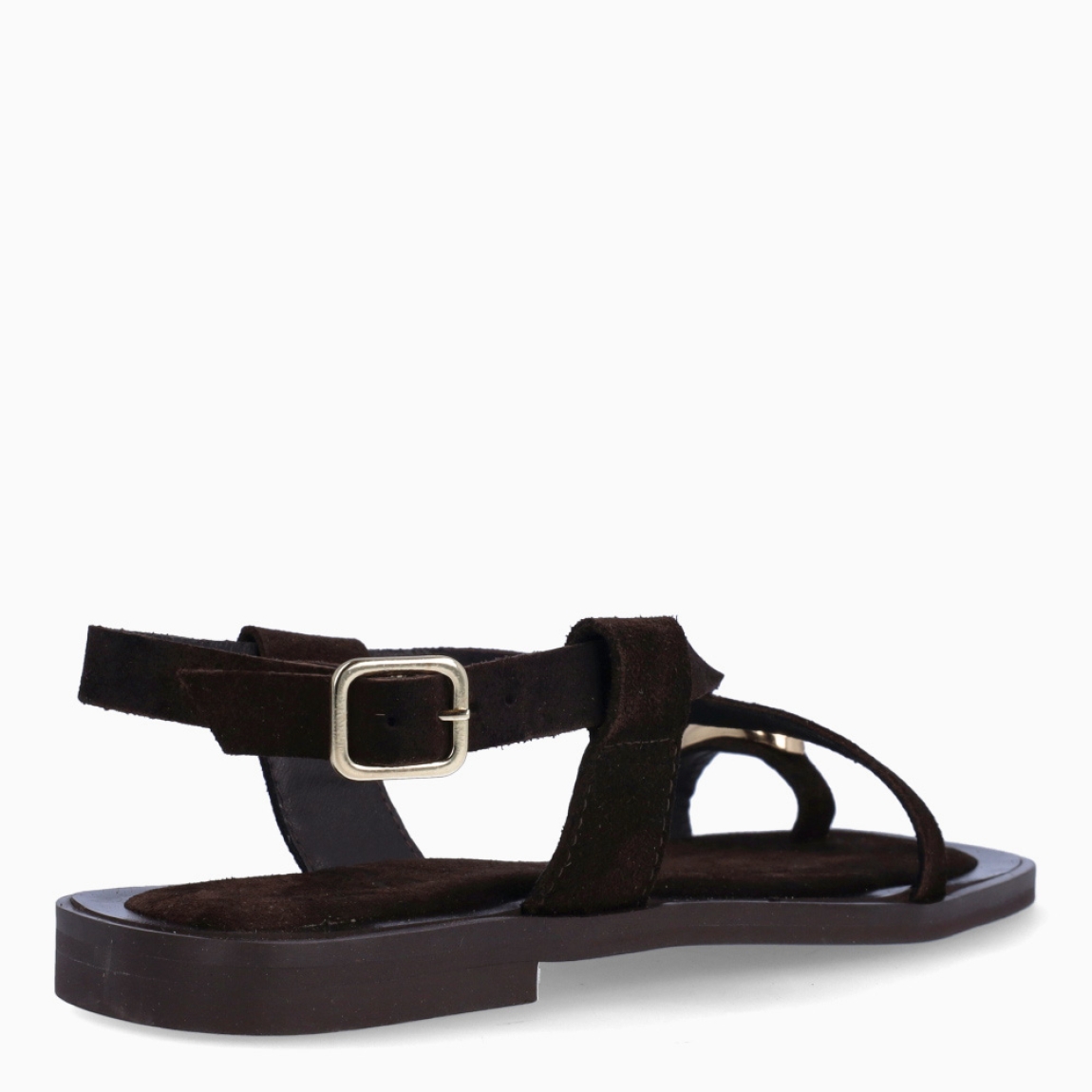 Sandalias de la marca Itse, modelo RAISA. Elaboradas en ante color marrón con tiras cruzadas en pala y detalle e anillo al dedo. Cierre de sandalias Itse con hebilla en tobillo y suela plana de goma. Estas sandalias Itse RAISA son un complemento ideal para ti!