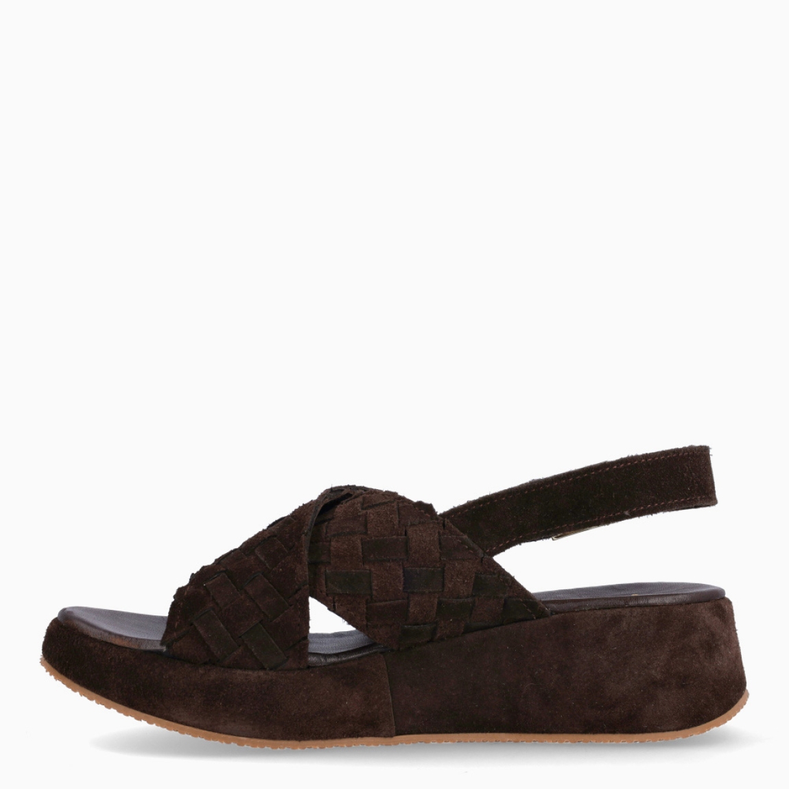 Sandalias de la marca Itse, modelo BRUNELLA. Elaboradas en en ante color marrón con tiras cruzadas en pala con efecto trenzado. Interior en ante color marrón. Cierre de sandalias con hebilla en el tobillo. Suela con plataforma de 5cm de altura. Estas sandalias Itse BRUNELLA son ideales para esta temporada!