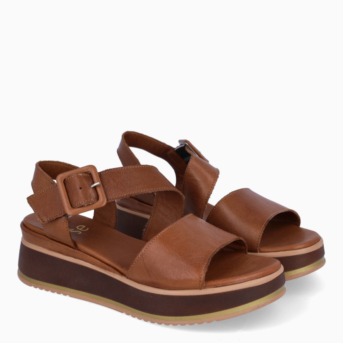 Sandalias de la marca Itse, modelo ROCIO. Elaboradas en piel color cuero con tiras en pala cruzadas. Interior en piel color cuero. Cierre de sandalias con hebilla en tobillo. Suela de goma con plataforma de 5cm de altura. Estas sandalias Itse ROCIO son un complemento ideal para ti!