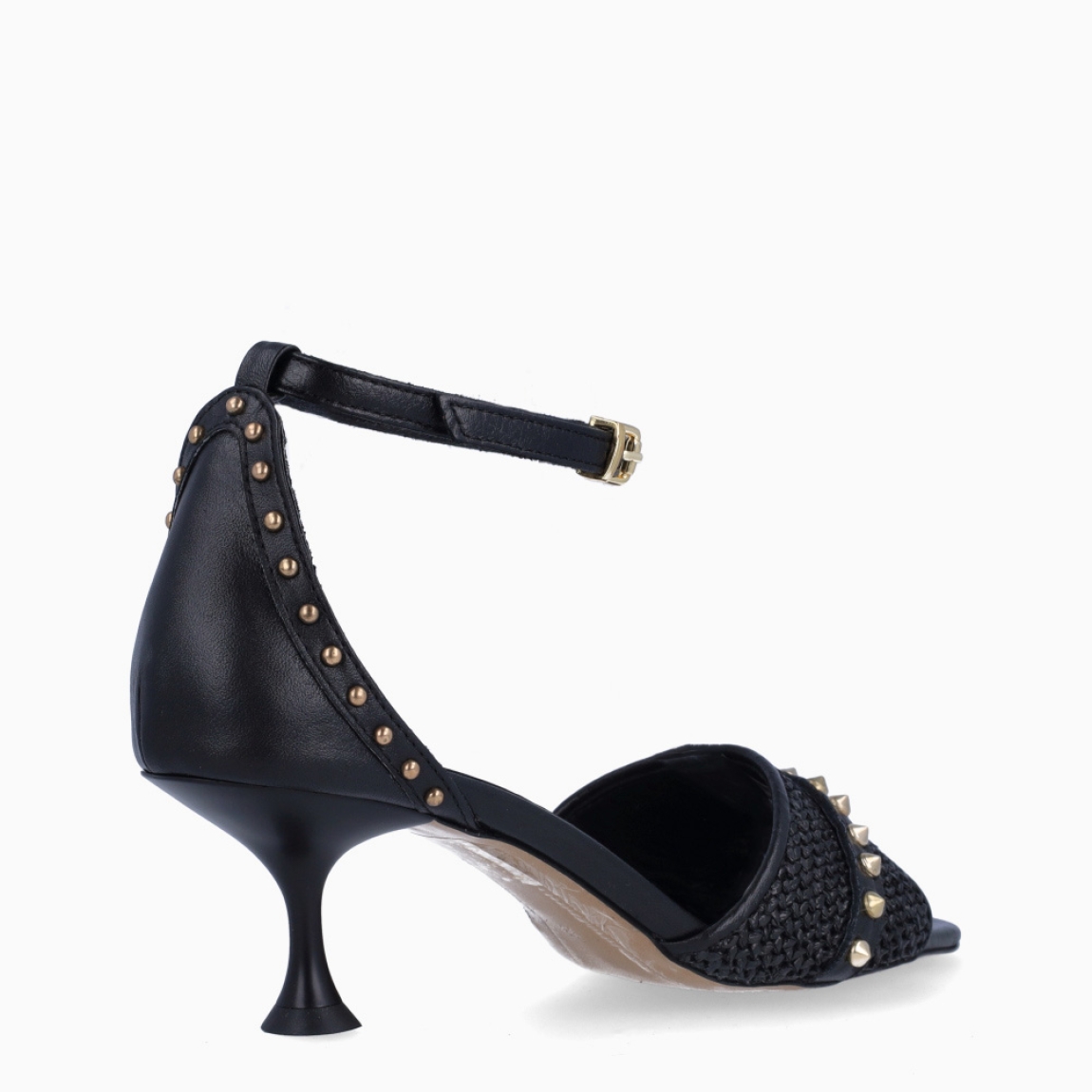 Sandalias de la marca Itse, modelo ESTHER. Elaboradas en piel color negro con tira en pala con aplicaciones de tachuelas. Interior en piel color negro y cierre con hebilla en el tobillo. Suela con tacón fino de 5cm de altura. Estas sandalias Itse ESTHER son un complemento ideal para elevar tus looks con estilo!