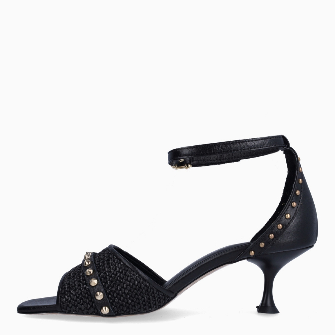 Sandalias de la marca Itse, modelo ESTHER. Elaboradas en piel color negro con tira en pala con aplicaciones de tachuelas. Interior en piel color negro y cierre con hebilla en el tobillo. Suela con tacón fino de 5cm de altura. Estas sandalias Itse ESTHER son un complemento ideal para elevar tus looks con estilo!