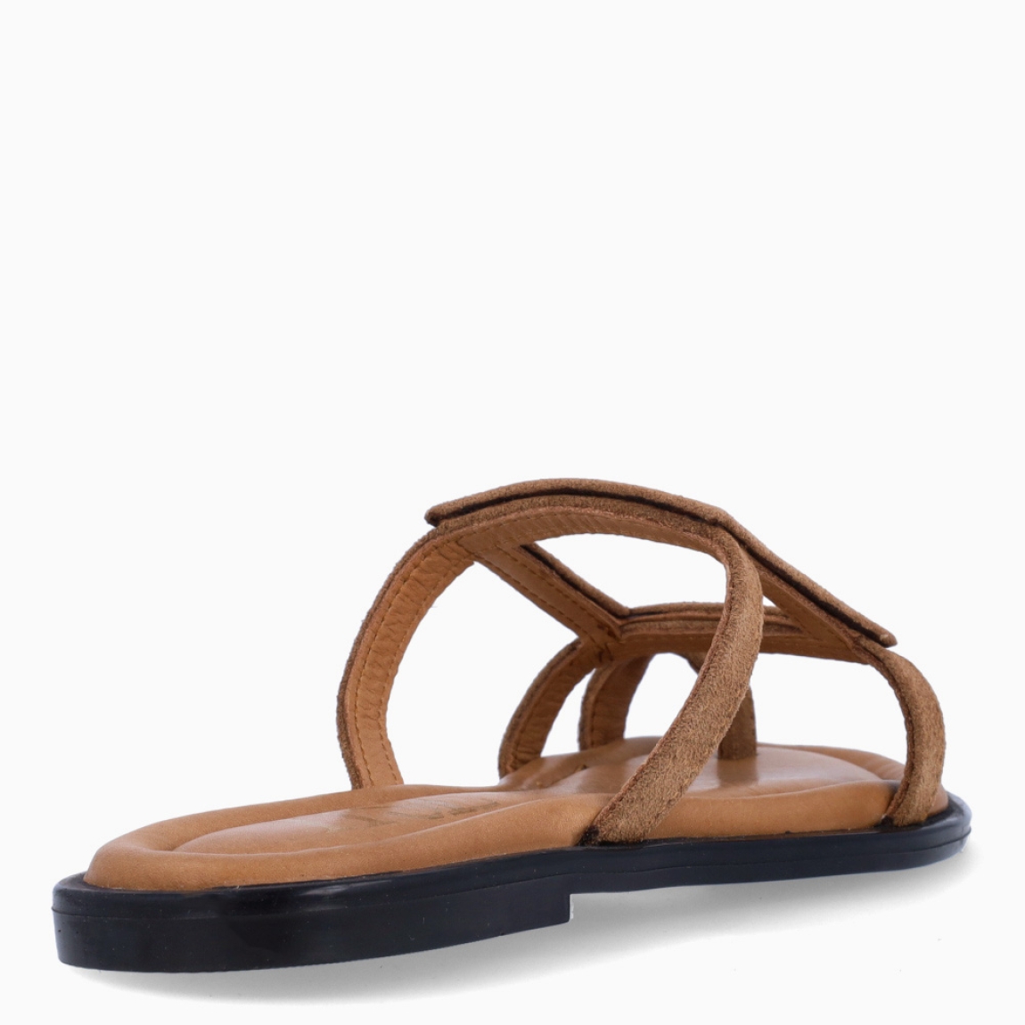 Sandalias de la marca Itse, modelo IRIS. Elaboradas en ante color camel con anillo al dedo y forma de cuadrado en pala. Interior en piel color camel. Suela plana de goma. Sandalias Itse IRIS, es un complemento ideal para agregarle estilo y comodidad a tus looks!