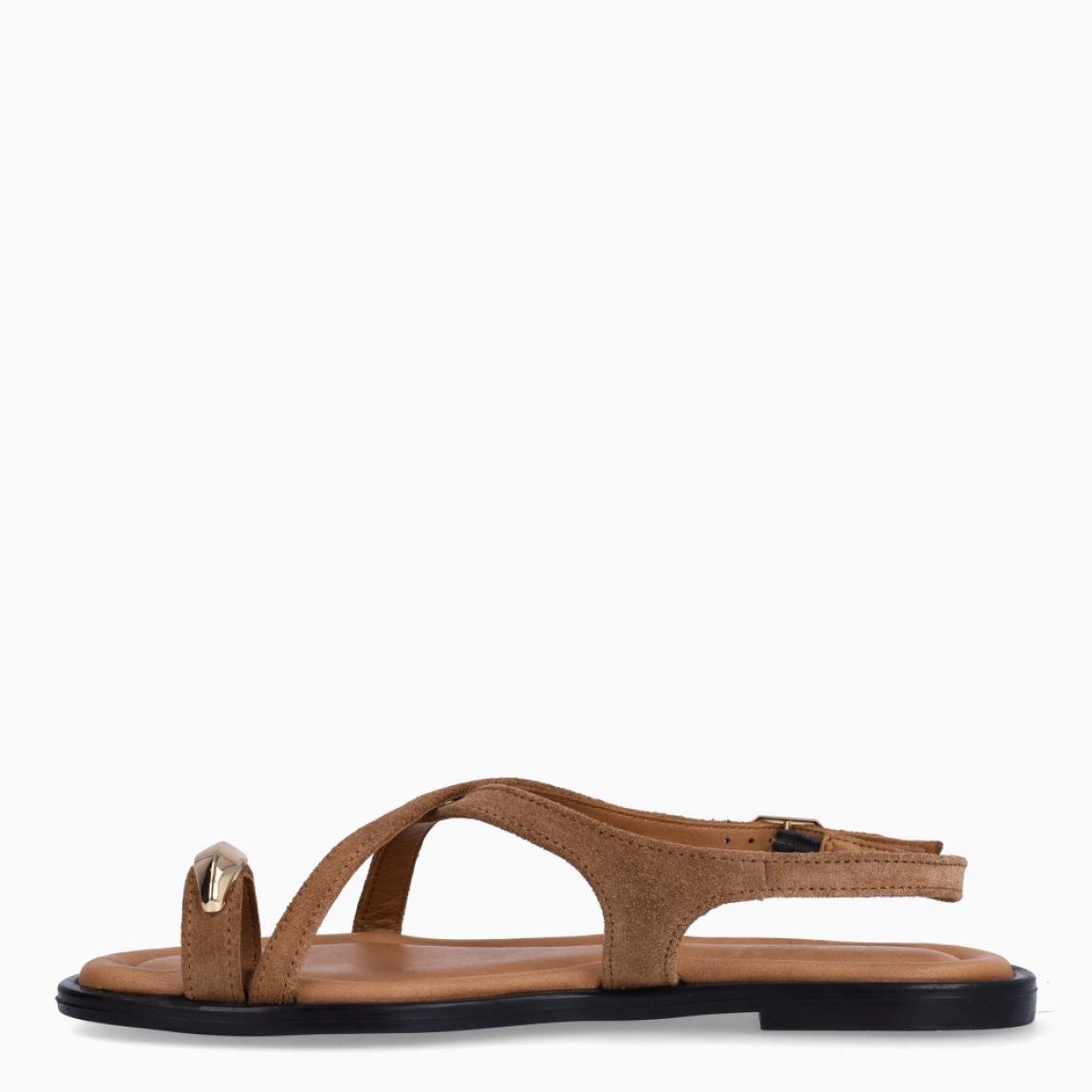 Sandalias de la marca Itse, modelo ALICIA. Elaboradas en ante color camel con tiras cruzadas en pala con detalle de anillo al dedo. Interior en ante color camel. Cierre de sandalias Itse con hebilla en tobillo. Suela plana de goma. Sandalias Itse ALICIA son un complemento ideal para ti!