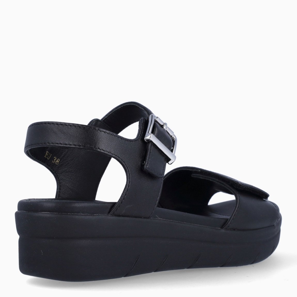 Sandalia de la marca Stonefly, modelo AQUA. Sandalias elaboradas piel color negro. Cierre con velcro y hebilla en pala. Sandalias Stonefly con plataforma de 3cm de altura. Este modelo AQUA es un clásico y siempre a la moda, con velcro ajustable para un ajuste personalizado, es cómodo y ligero, perfecto para completar todos tus atuendos casual chic.