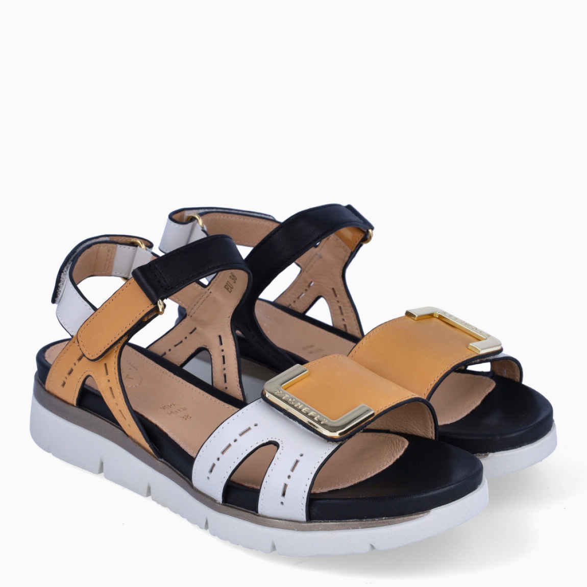 Sandalias de la marca Stonefly, modelo DALIA. Sandalias elaboradas en piel multicolor. Cierre de la sandalias con velcro, dos en la pala y una en talón. Sandalias Stonefly con cuña de 3cm de altura. Estas sandalias Stonefly DALIA son el complemento que necesitas para crear outfits del día a día con la máxima comodidad.