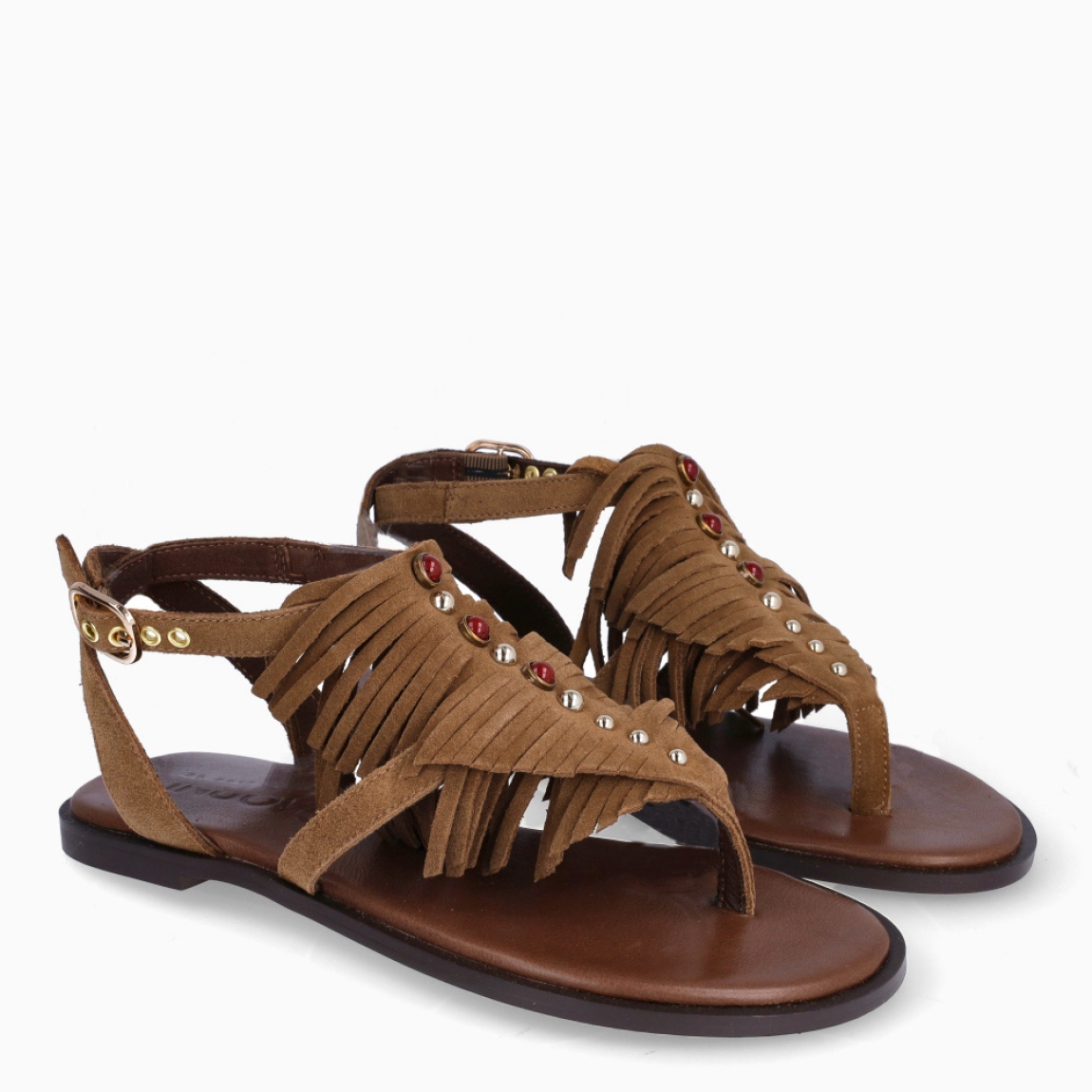 Sandalias esclavas de la marca INUOVO, modelo IVANNA. Elaboradas en piel color camel con flecos en pala y adornos de piedreía doradas incrustadas. Interior en piel color marrón. Cierre con hebilla en tobillo. Sandalias INUOVO IVANNA, complemento ideal para lucir tus looks con estilo y comodidad!