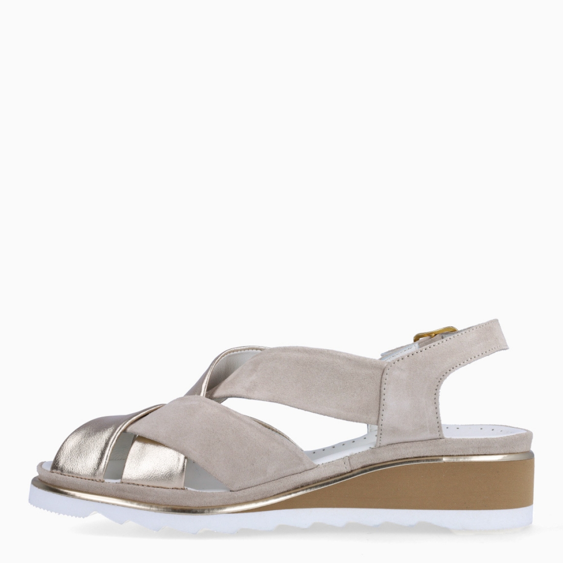 Sandalias de la marca Plaju, modelo JOSEPHIN. Exterior de las sandalias en piel color platino efecto brillante con tiras cruzadas. Interior en piel color blanco. Cierre de las sandalias Plaju con hebilla en tobillo y cuña de 4cm de altura. Estas sandalias Plaju JOSEPHIN son el complemento ideal para esta temporada, no te pueden faltar en el armario.