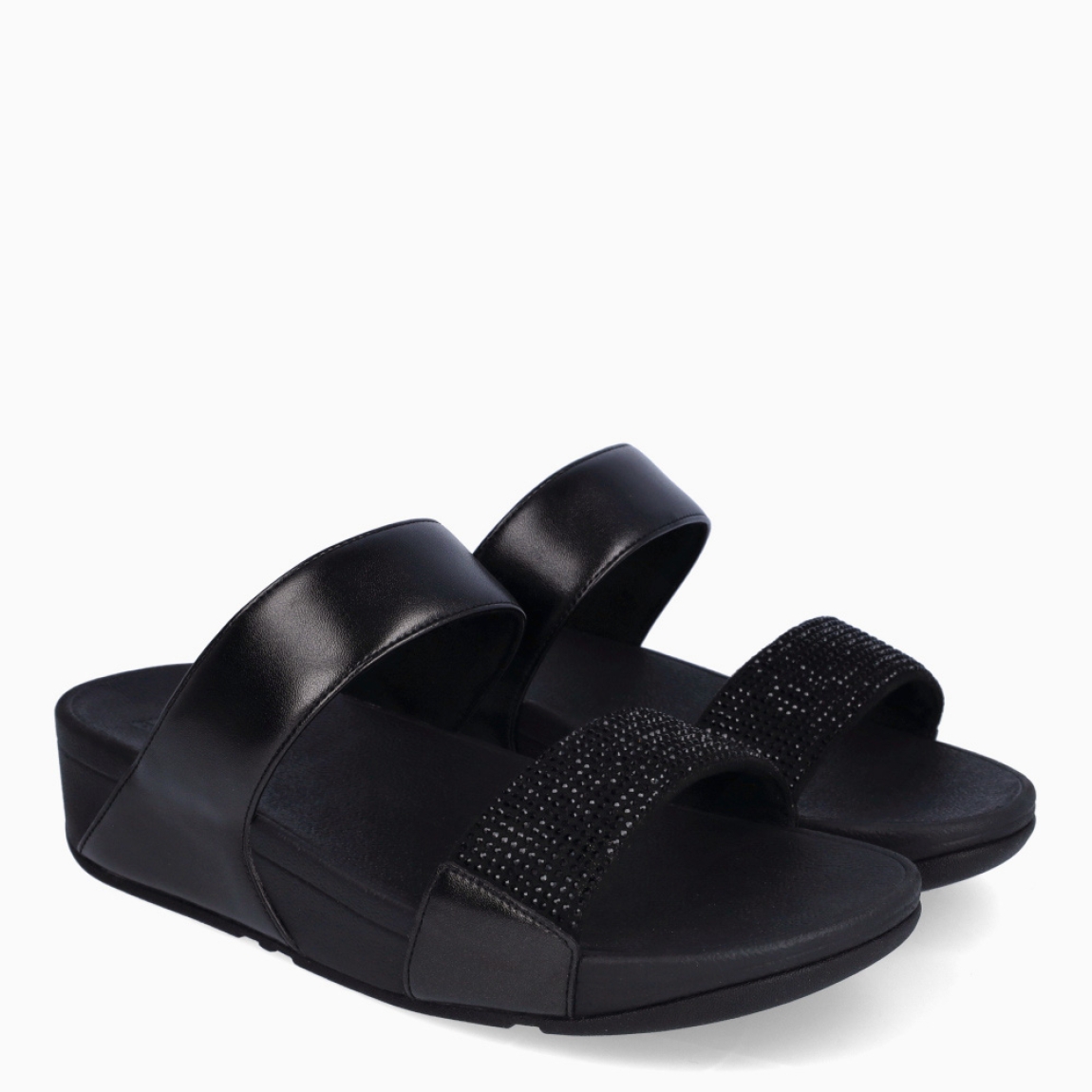Sandalias de la marca Fitflop, modelo LULU-STRAPS. Sandalias elaboradas en neopreno color negro con brillantes en pala y doble tira. Interior de esclavas en neopreno color negro. Suela de goma con una cuña de 6cm de altura. Estas sandalias Fitflop LULU-STRAPS son ideales para esta temporada!