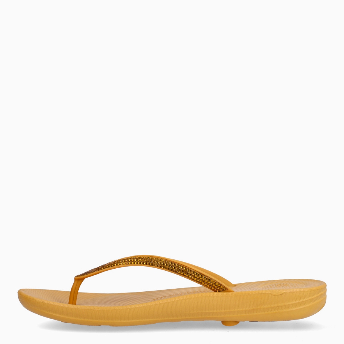 Sandalias de la marca Fitflop, modelo IQUSHION. Exterior elaborado en neopreno color amarillo con brillantes en pala. Interior en piel color amarillo. Suela plana de goma. Estas sandalias Fitflop IQUSHION son ideales para esta temporada!